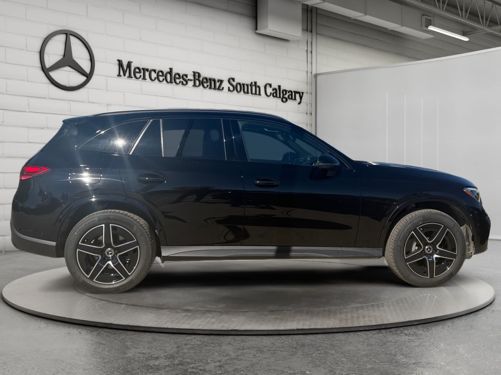 Photo 2027 Mercedes-Benz GLC 300 4MATIC SUV #4