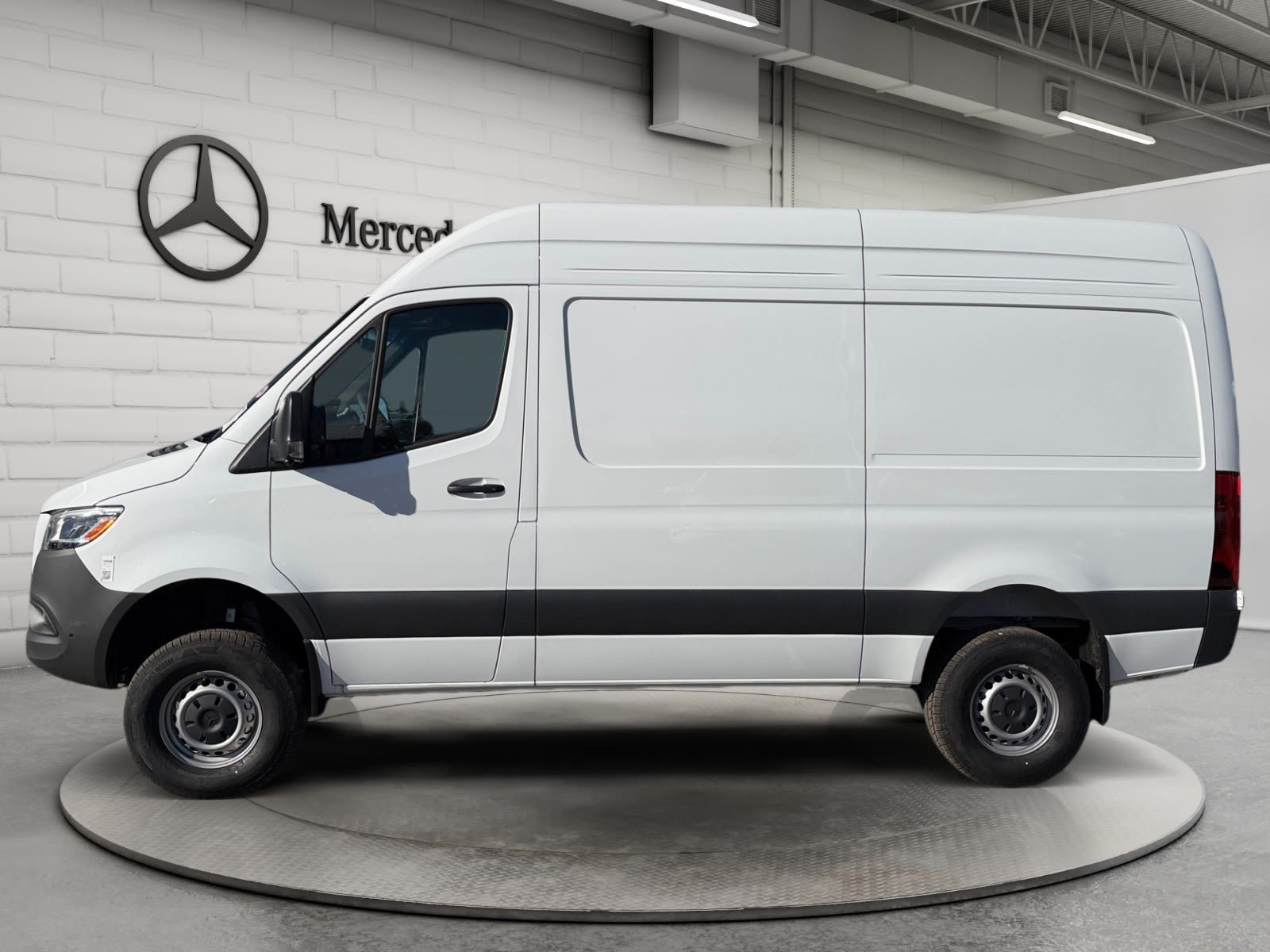 Photo 2026 Mercedes-Benz Sprinter 2500 144 Wheelbase Standard Roof AWD #8
