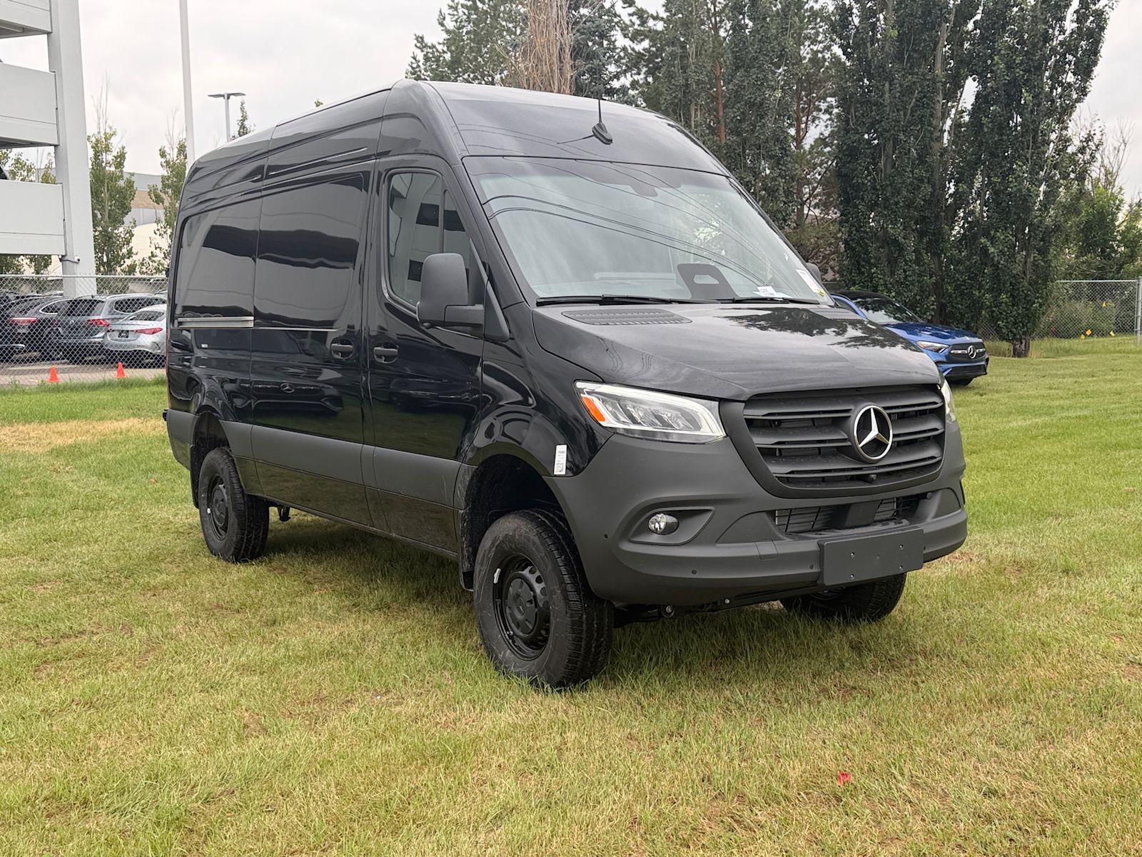 Photo 2026 Mercedes-Benz Sprinter 2500 144 Wheelbase Standard Roof AWD #3