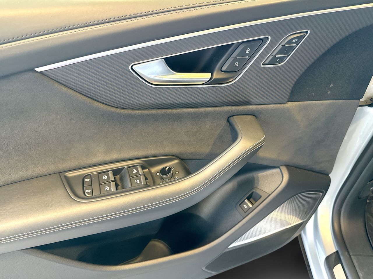 2023  RS Q8
