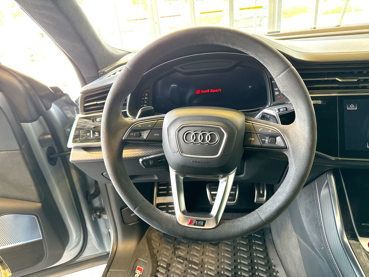 2023  RS Q8