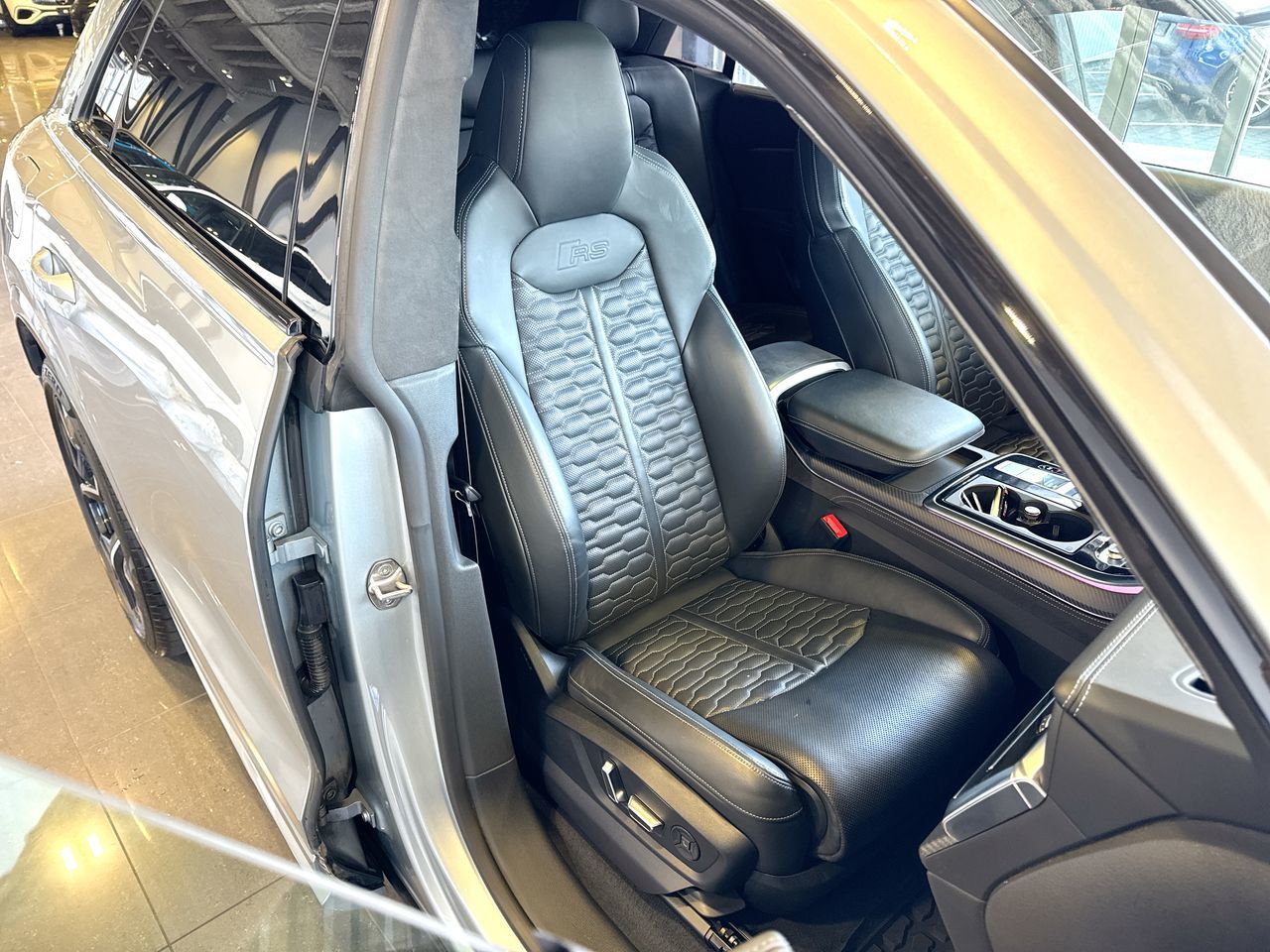 2023  RS Q8