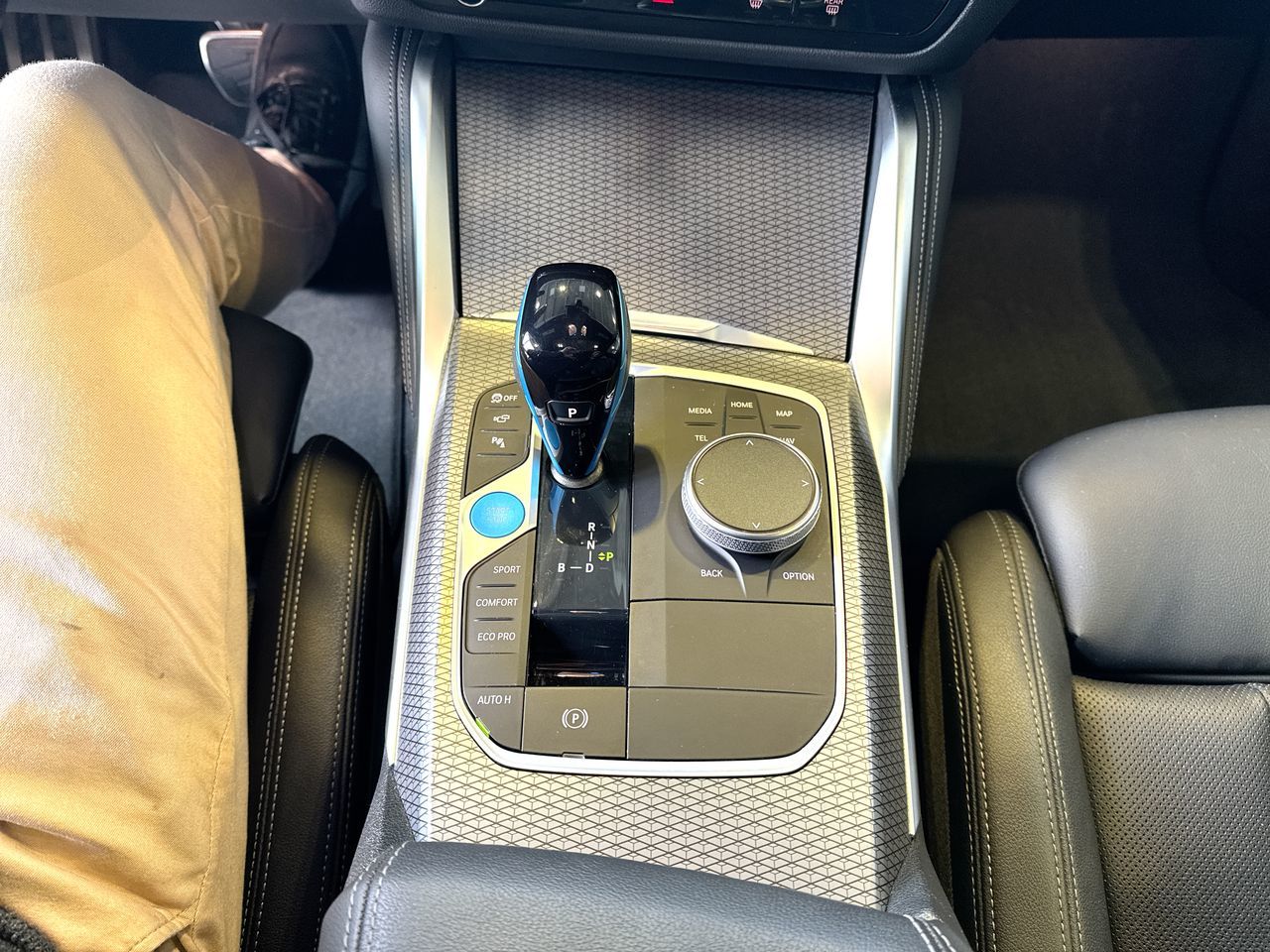 BMW i4  2022 à Vancouver, Colombie-Britannique