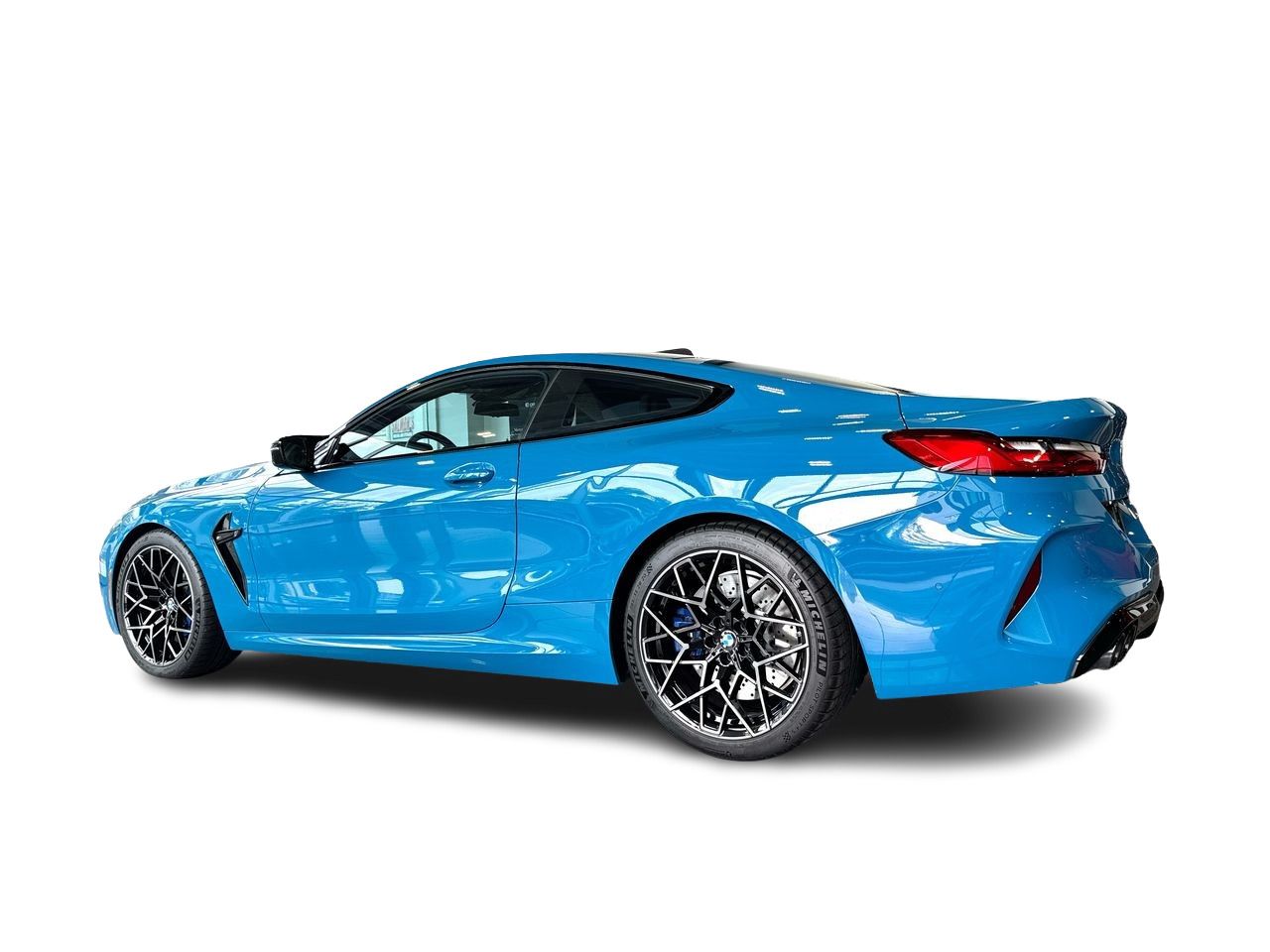 2025 BMW M8