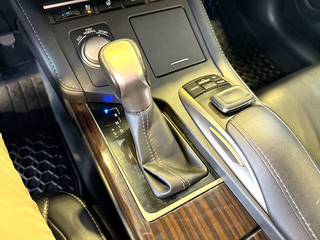 Lexus ES350  2017 à Vancouver, Colombie-Britannique