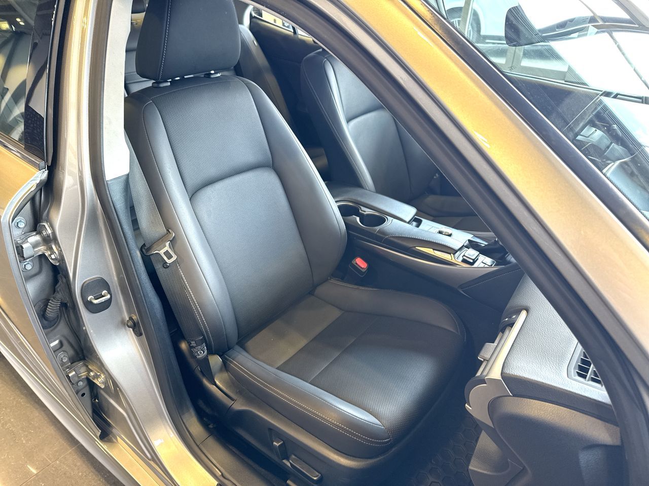 Lexus IS 300 AWD  2019 à Vancouver, Colombie-Britannique