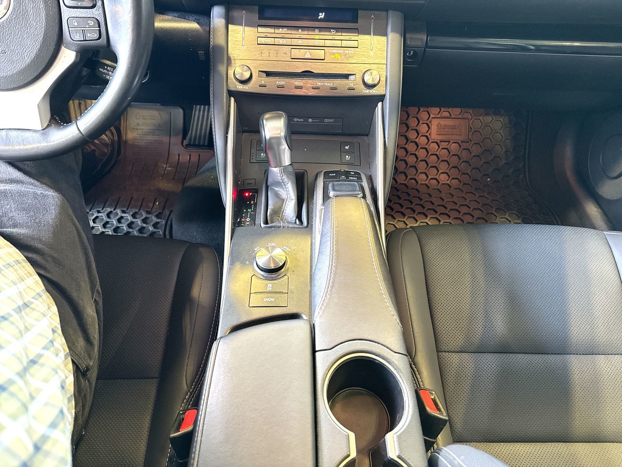 Lexus IS 300 AWD  2019 à Vancouver, Colombie-Britannique