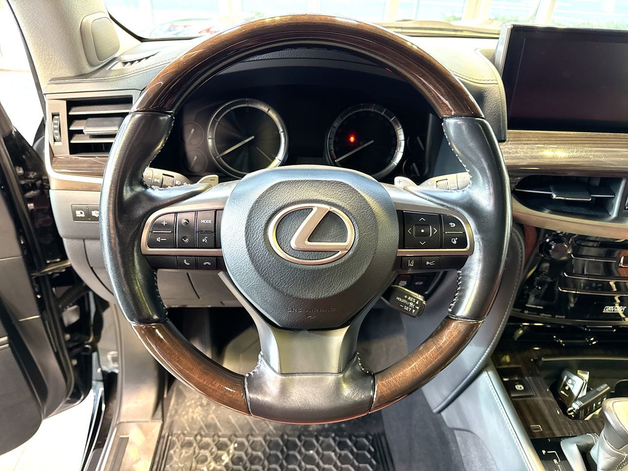 2021  LX
