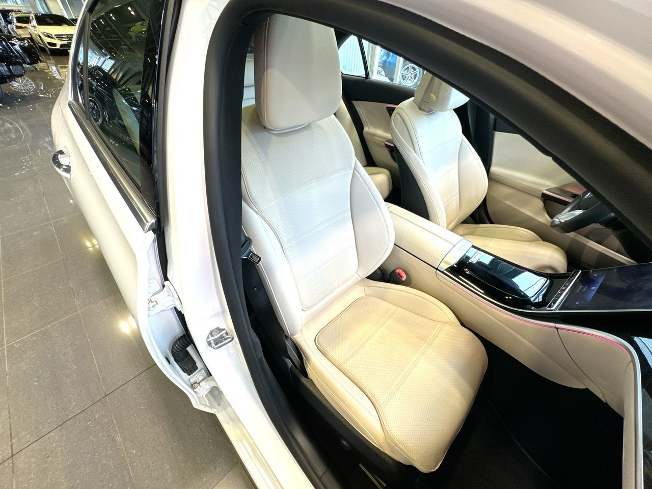 2023 Mercedes-Benz C300