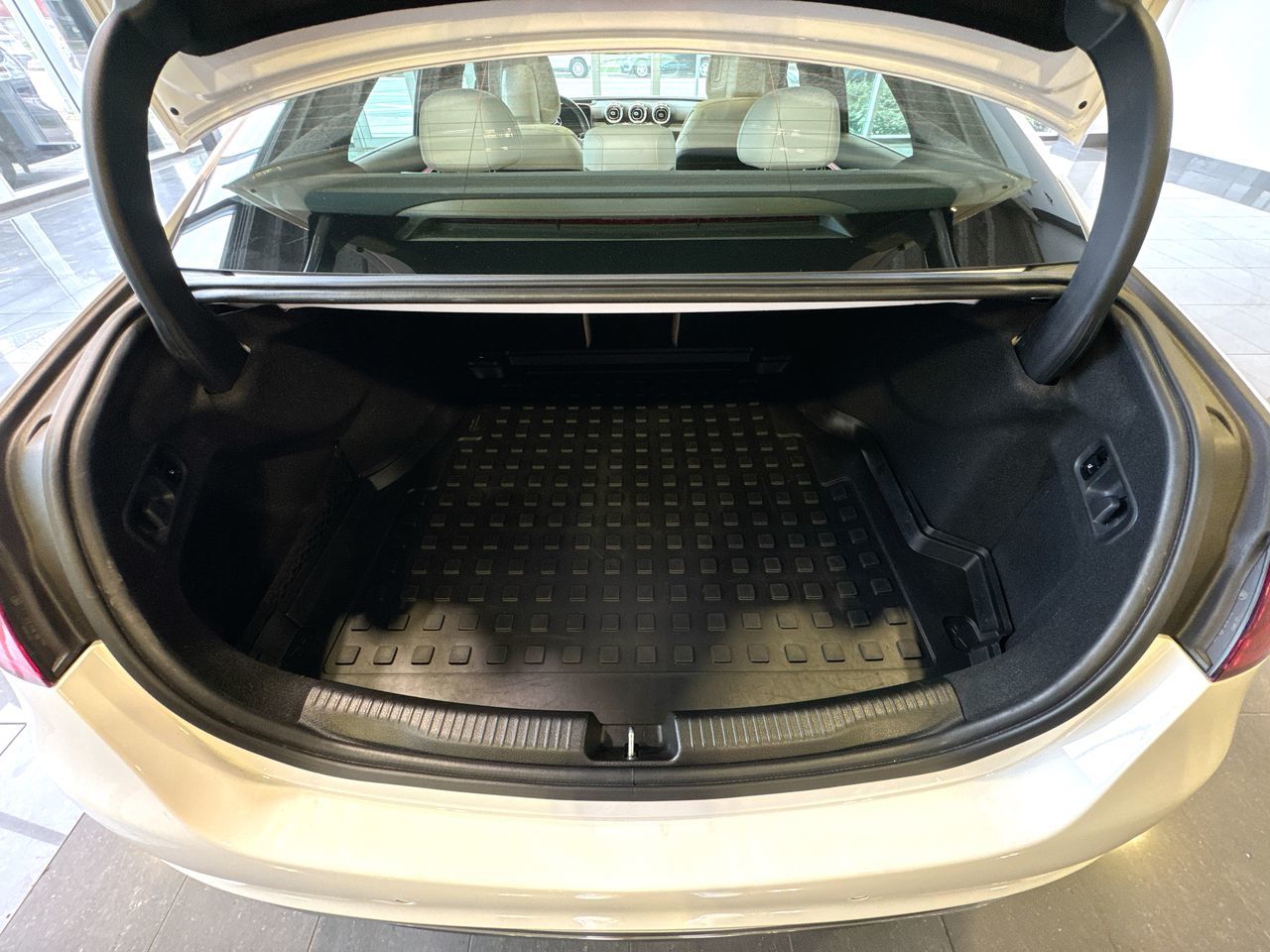 2023 Mercedes-Benz C300