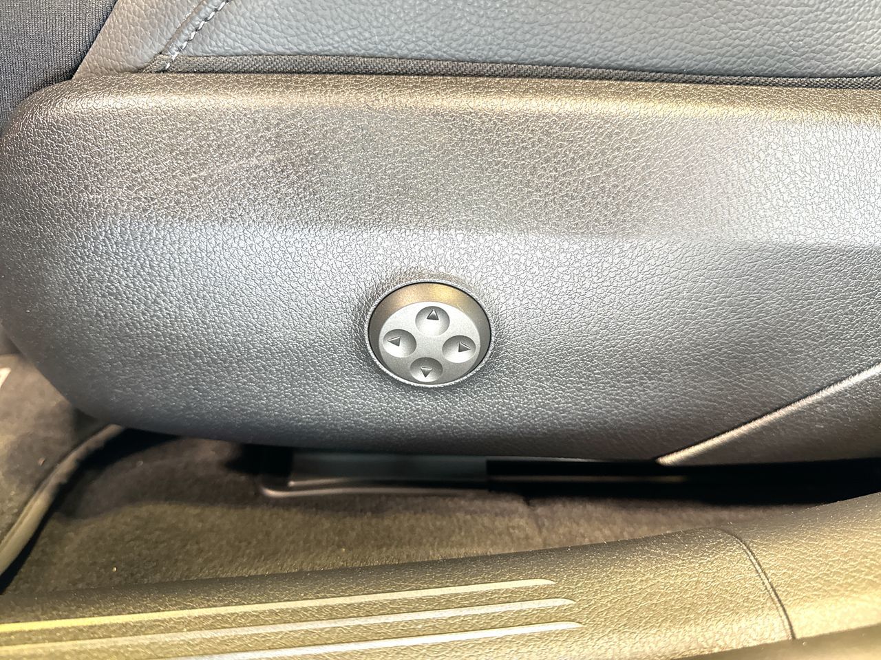 2023 Mercedes-Benz C300