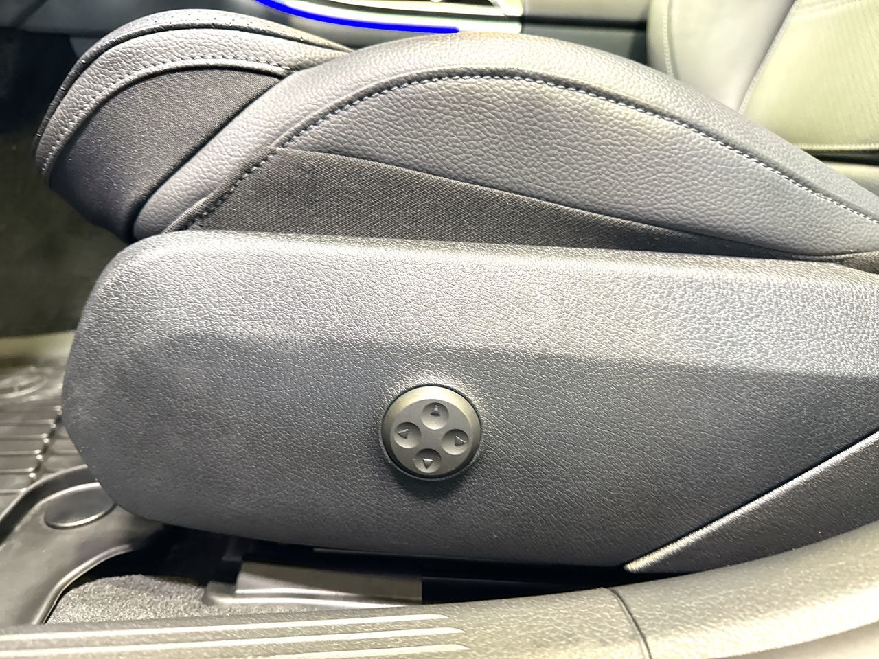 2023 Mercedes-Benz C300