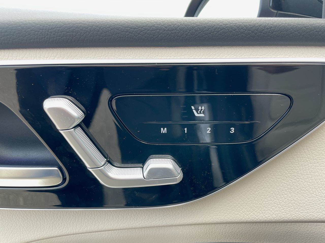 2025 Mercedes-Benz C300