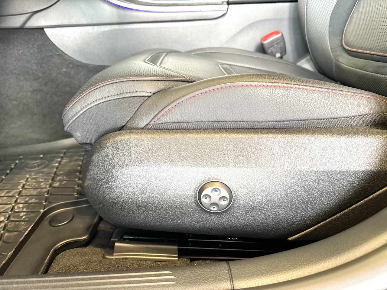 2025 Mercedes-Benz C43 AMG