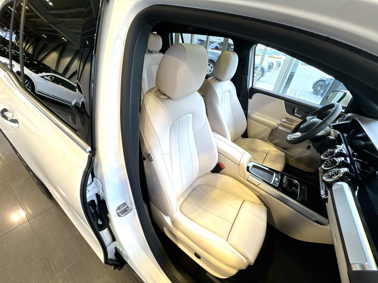 Mercedes-Benz EQB  2025 à Vancouver, Colombie-Britannique