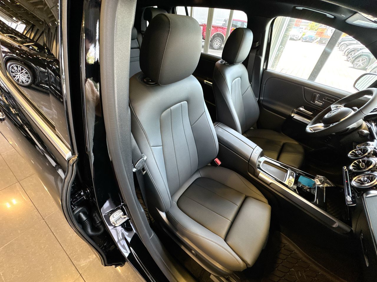 Mercedes-Benz EQB  2025 à Vancouver, Colombie-Britannique