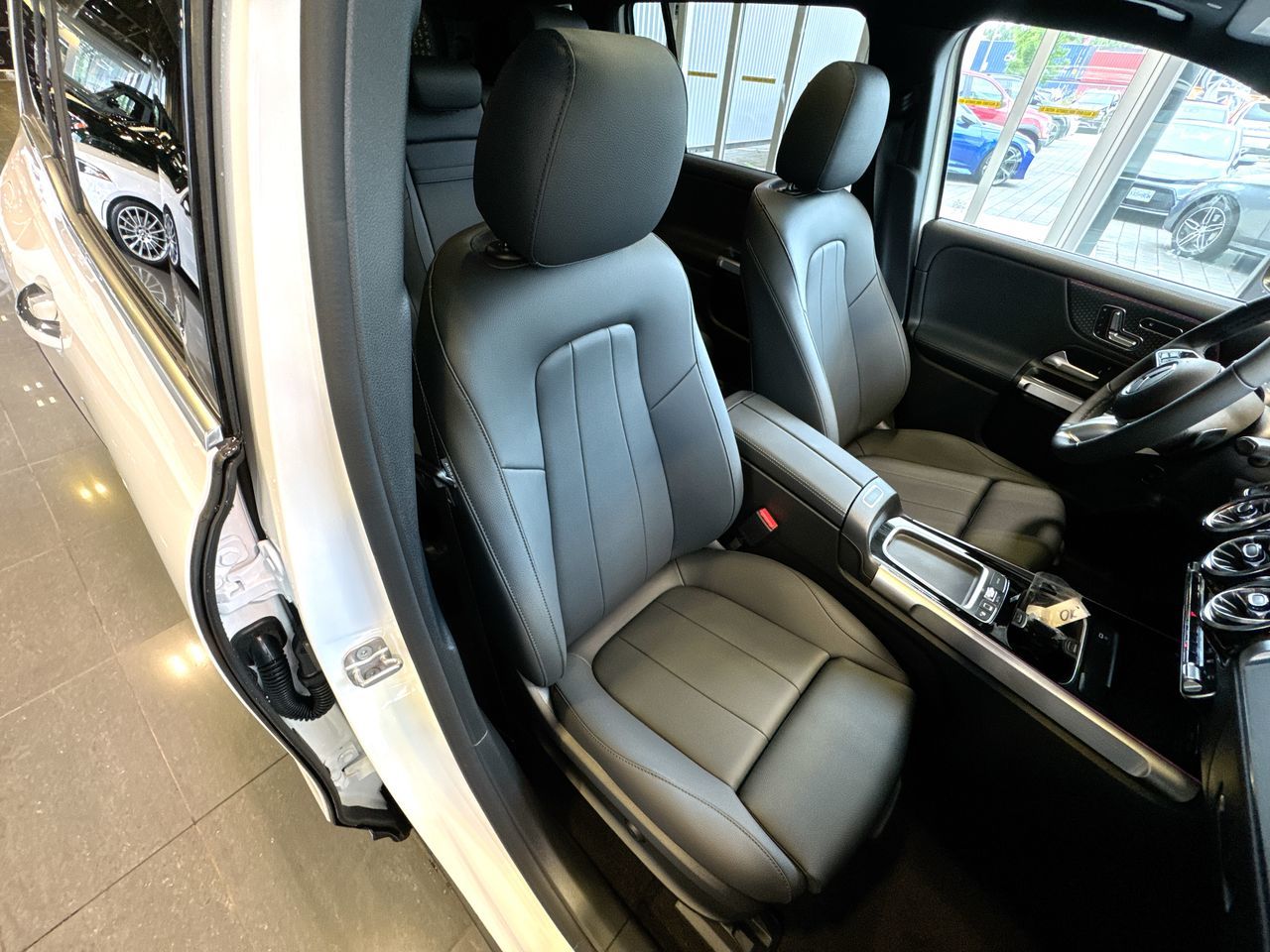 Mercedes-Benz EQB  2025 à Vancouver, Colombie-Britannique