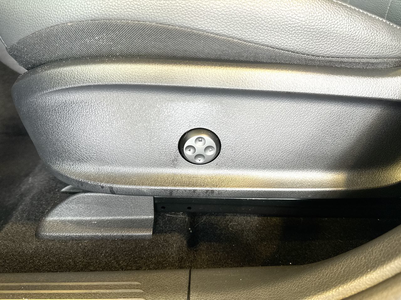 2024 Mercedes-Benz EQB300