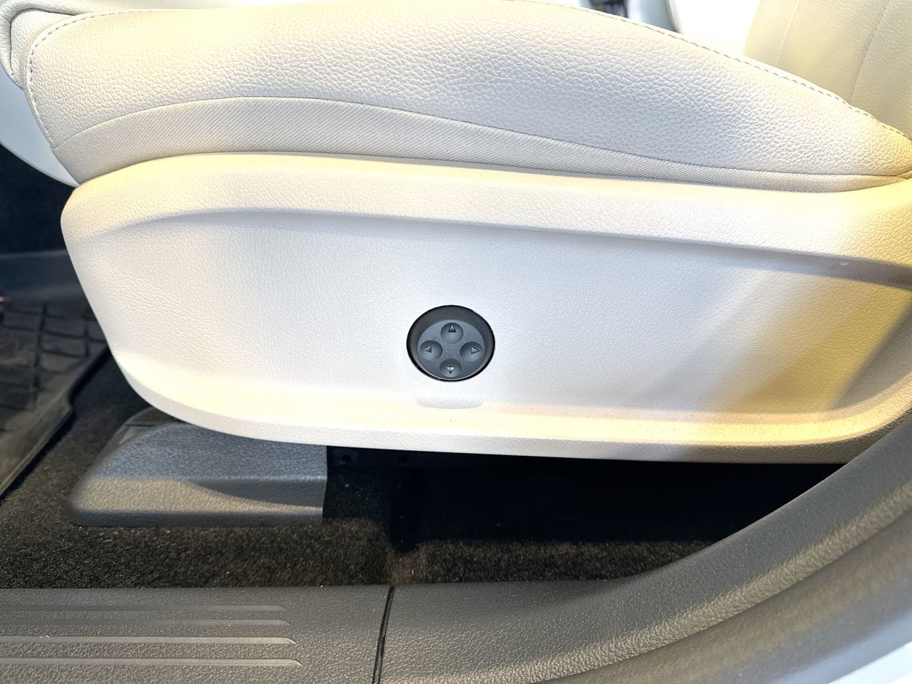 2024 Mercedes-Benz EQB300