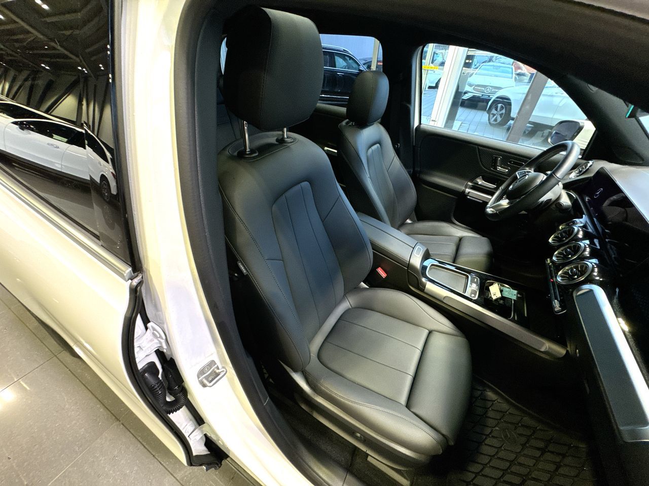 2024 Mercedes-Benz EQB300