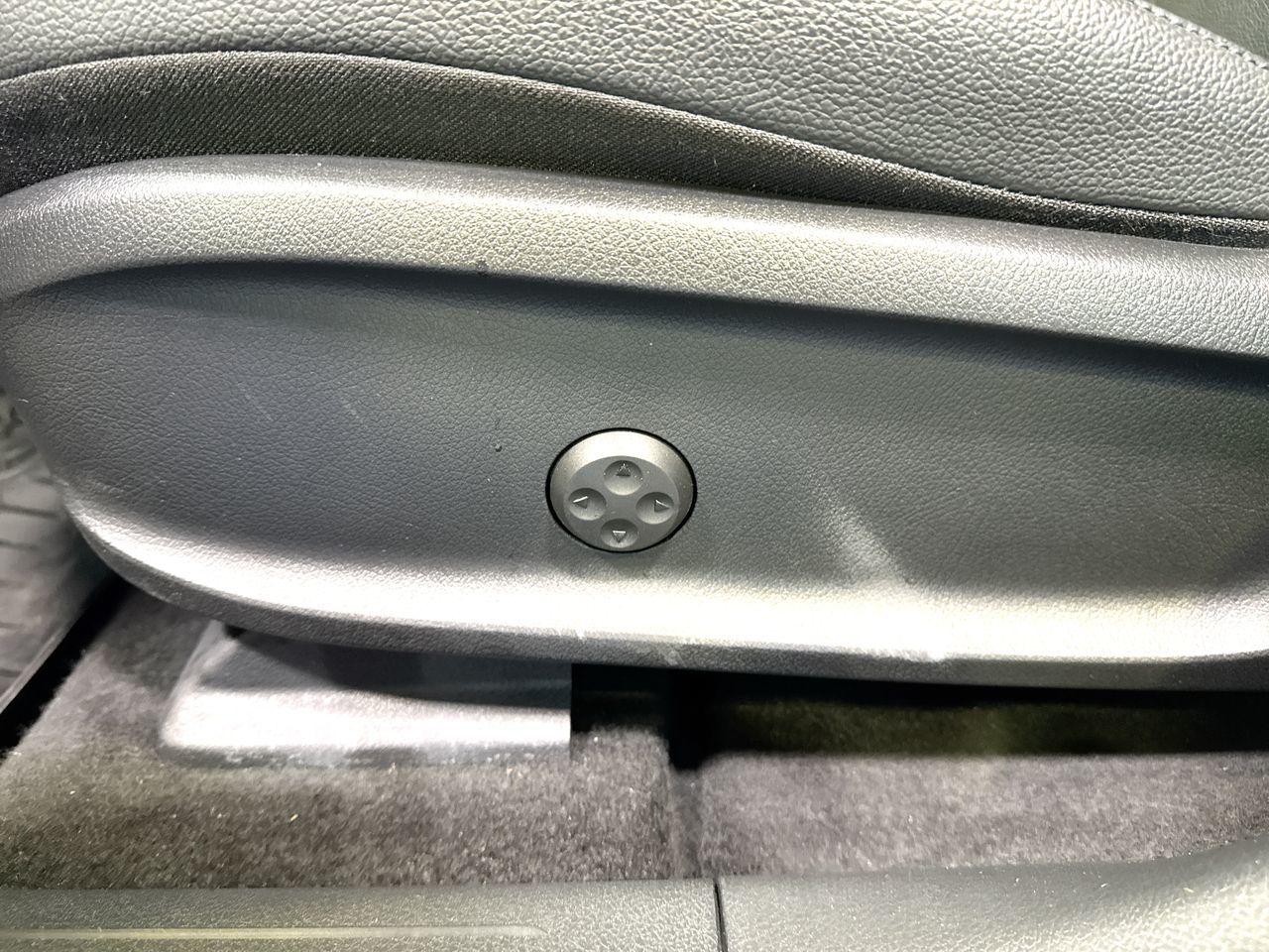 2024 Mercedes-Benz EQB300