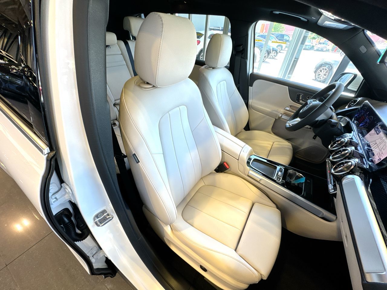 Mercedes-Benz EQB  2025 à Vancouver, Colombie-Britannique