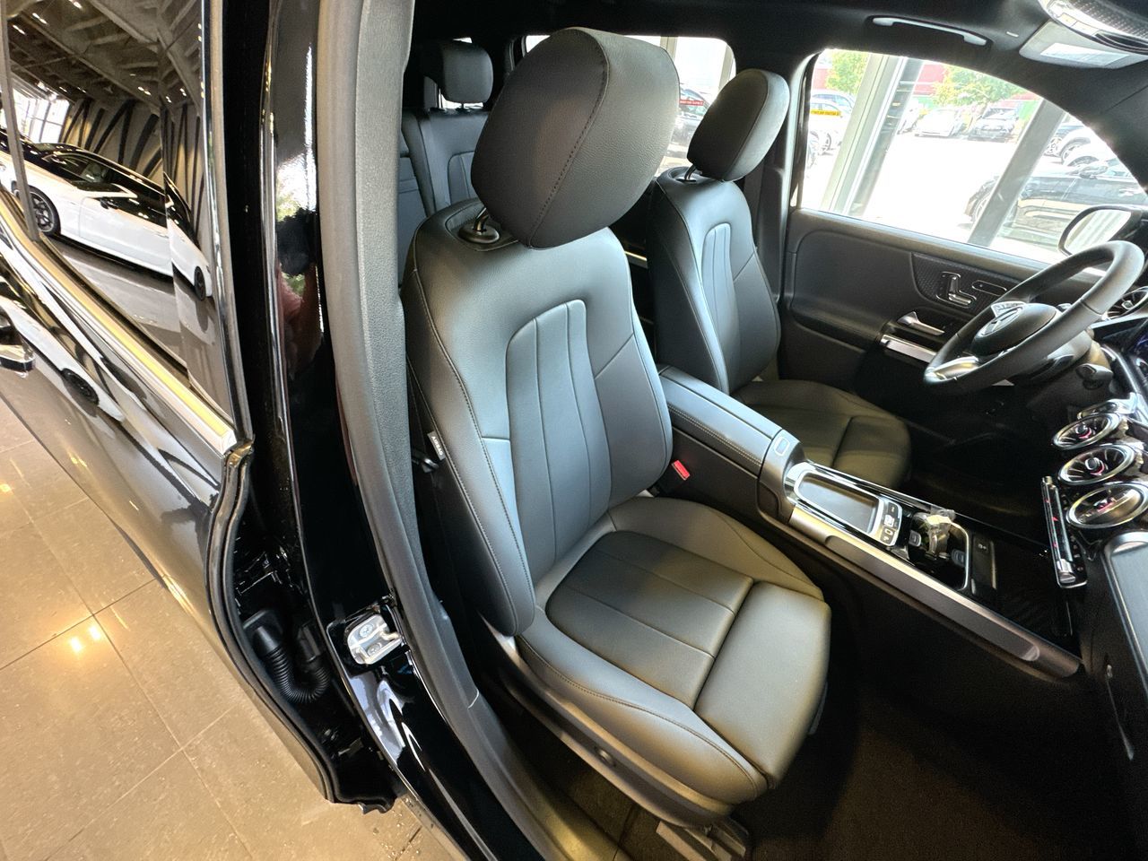 Mercedes-Benz EQB  2025 à Vancouver, Colombie-Britannique