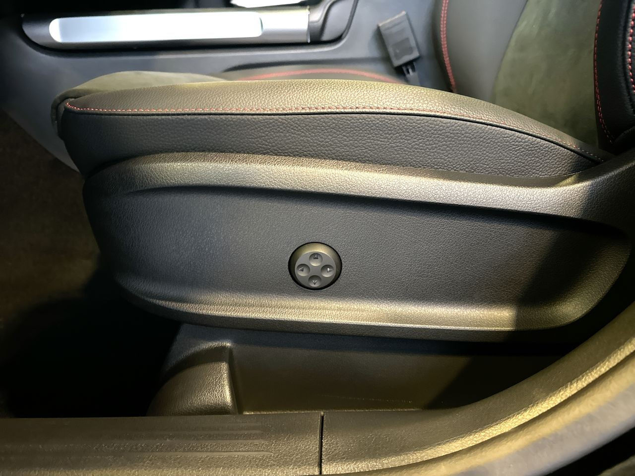 2025 Mercedes-Benz GLB in Vancouver, British Columbia