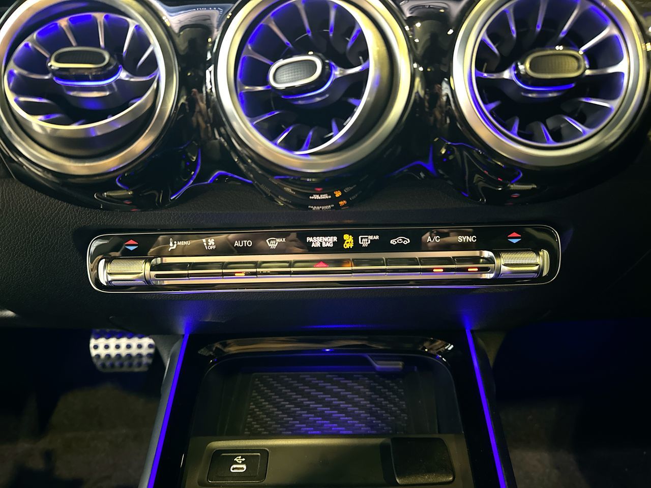 2025 Mercedes-Benz GLB in Vancouver, British Columbia