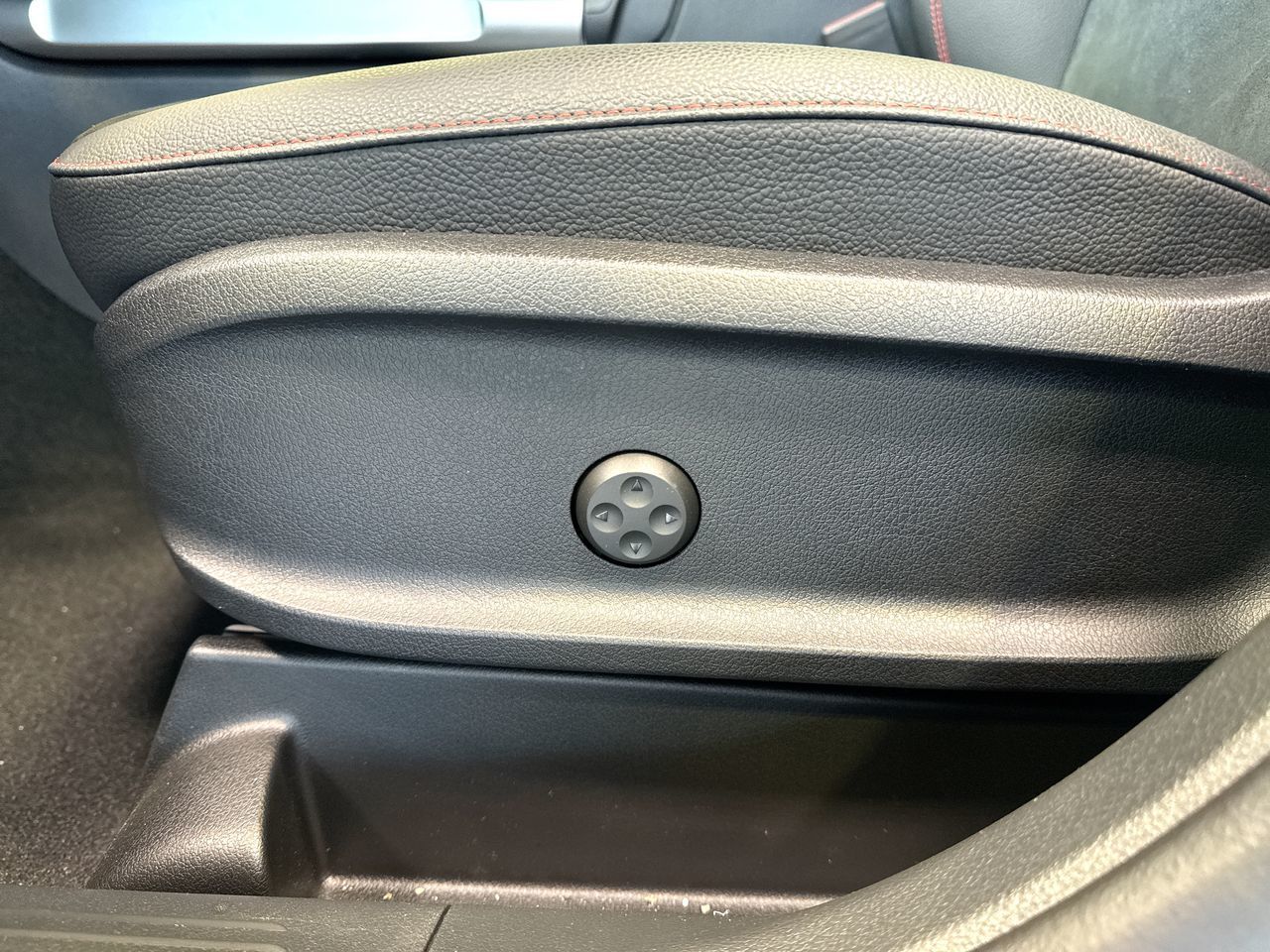2025 Mercedes-Benz GLB in Vancouver, British Columbia