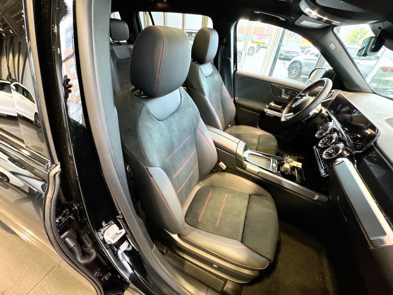 2025 Mercedes-Benz GLB in Vancouver, British Columbia