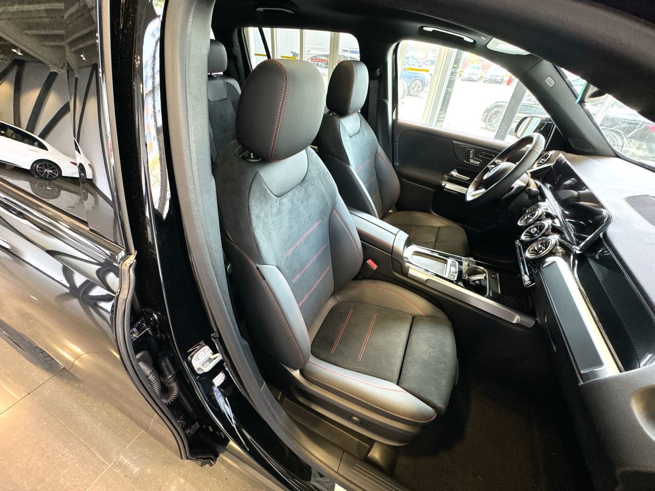 2025 Mercedes-Benz GLB in Vancouver, British Columbia