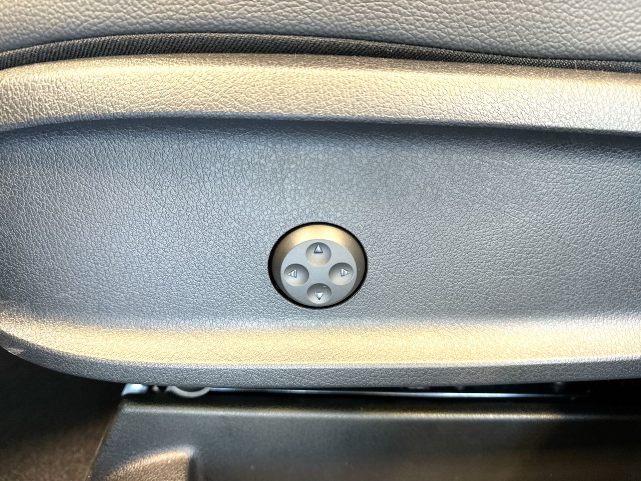 2025 Mercedes-Benz GLB in Vancouver, British Columbia