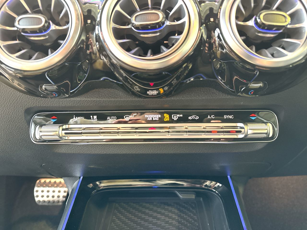 2025 Mercedes-Benz GLB in Vancouver, British Columbia