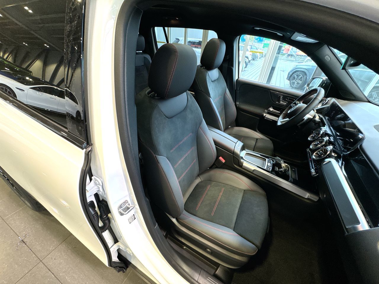 2025 Mercedes-Benz GLB in Vancouver, British Columbia