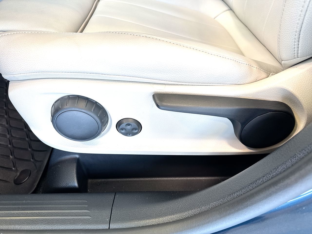 2022 Mercedes-Benz GLB250 in Vancouver, British Columbia