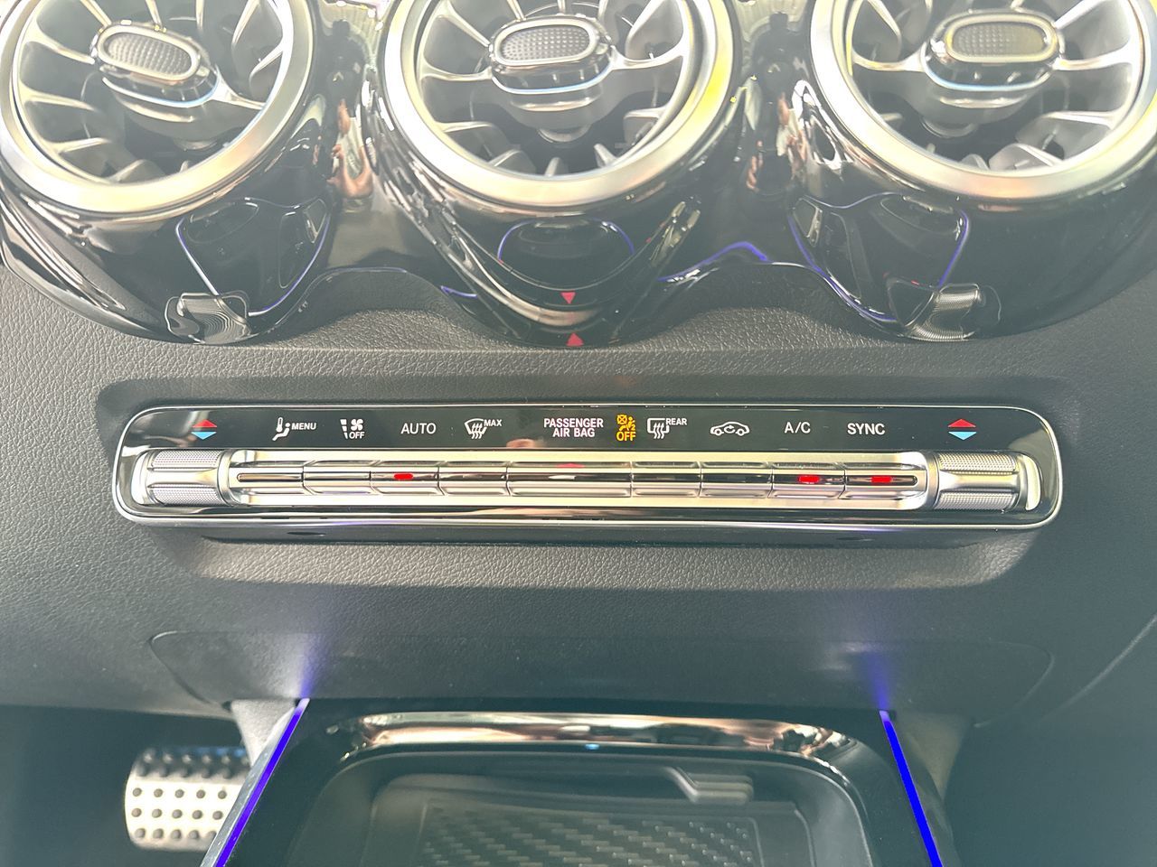 2024 Mercedes-Benz GLB250 in Vancouver, British Columbia