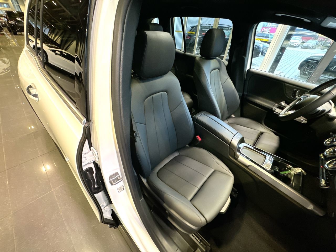 Mercedes-Benz GLB250  2025 à Vancouver, Colombie-Britannique