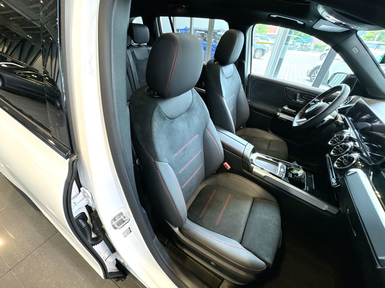 2025 Mercedes-Benz GLB in Vancouver, British Columbia