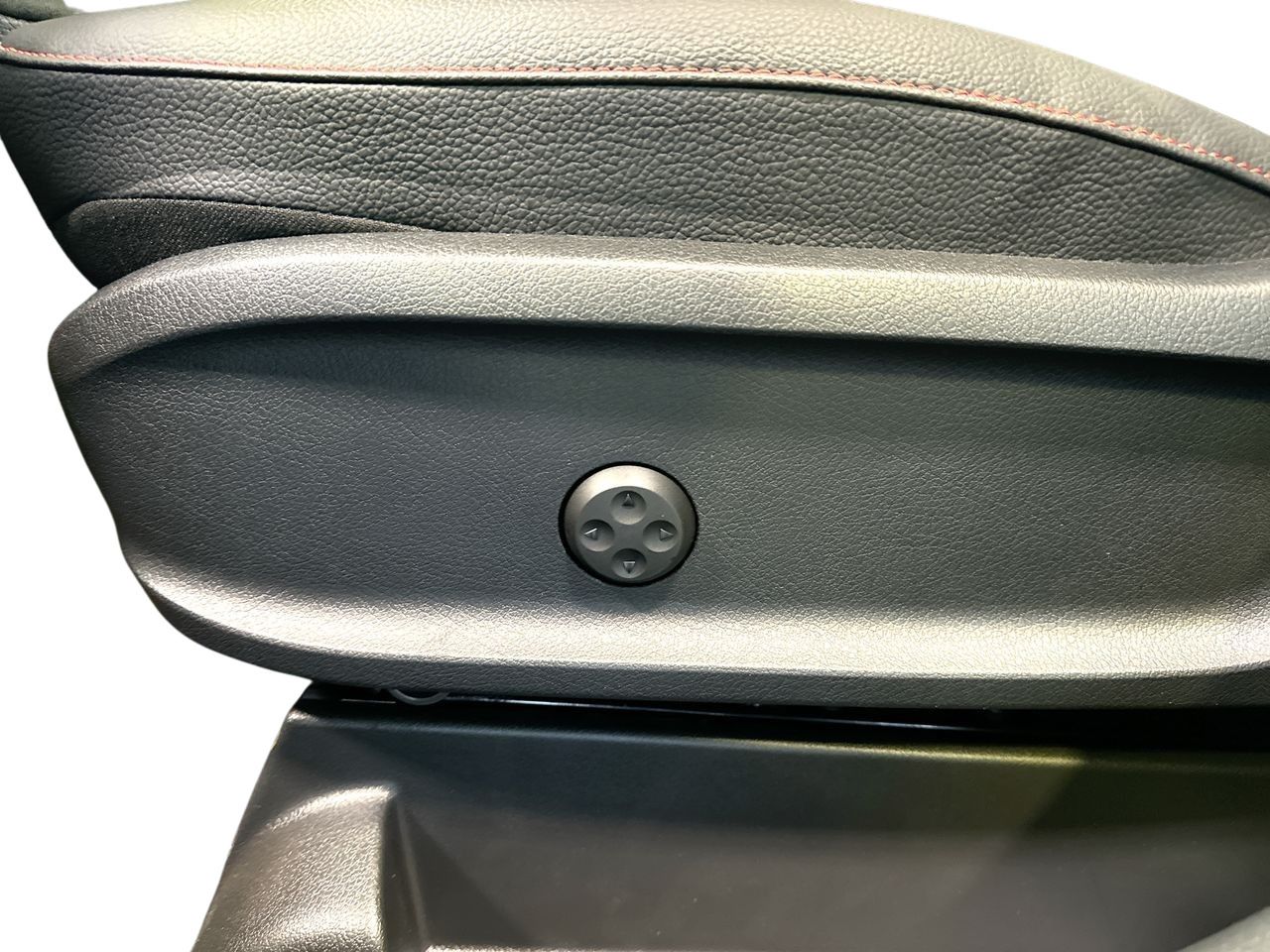 2025 Mercedes-Benz GLB in Vancouver, British Columbia