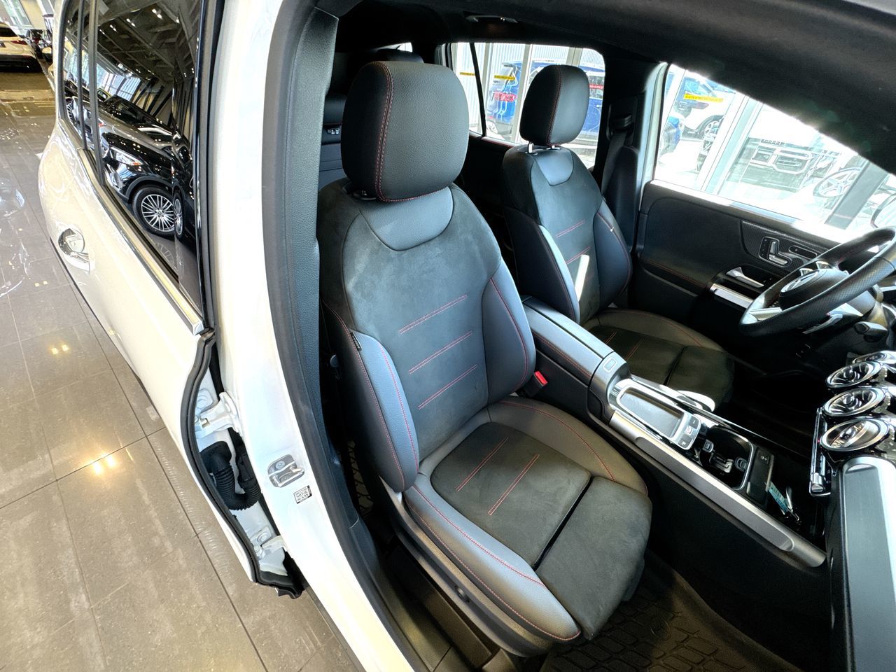 2025 Mercedes-Benz GLB250