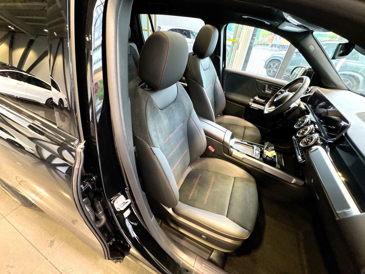 2025 Mercedes-Benz GLB