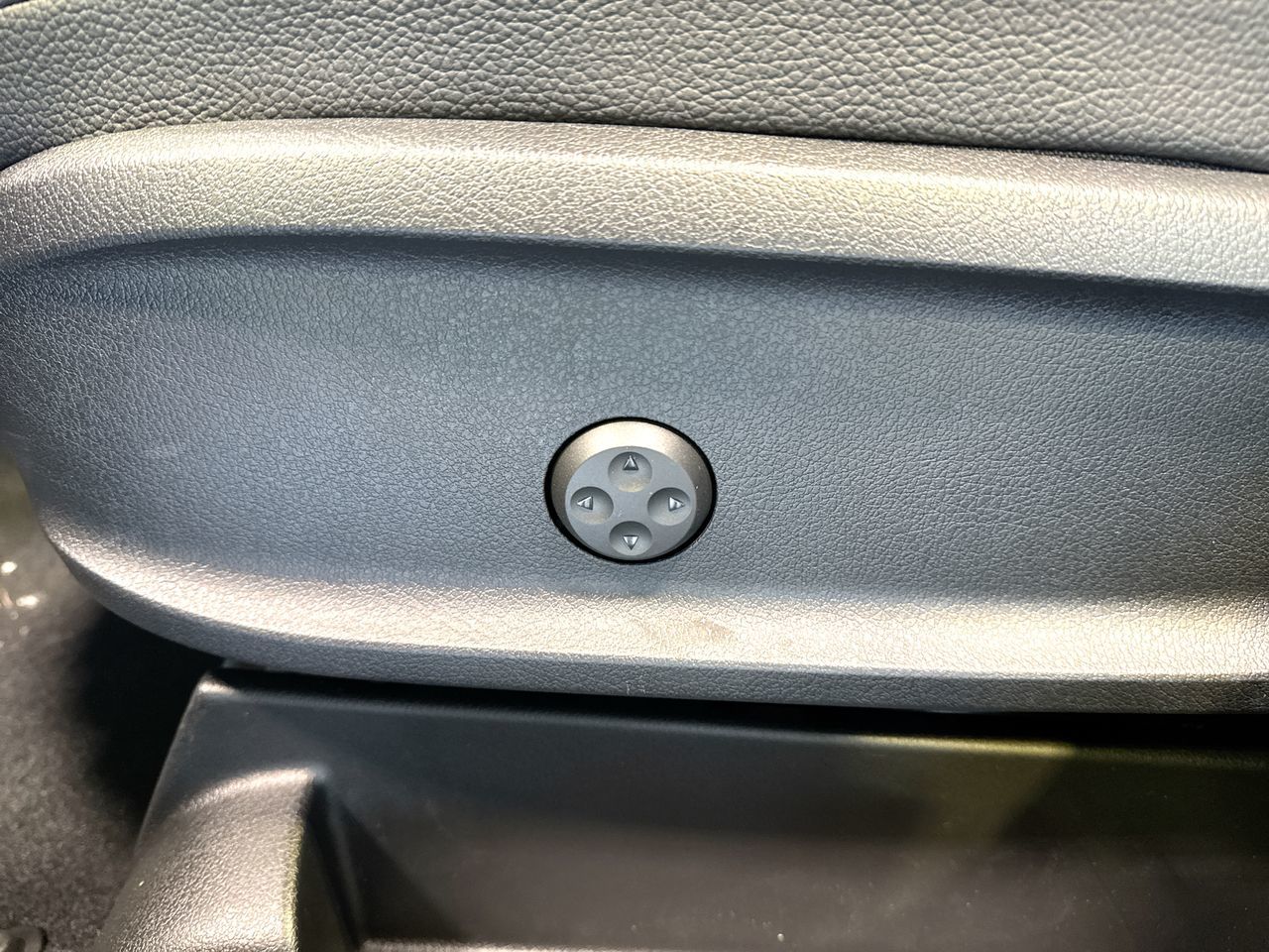 2025 Mercedes-Benz GLB