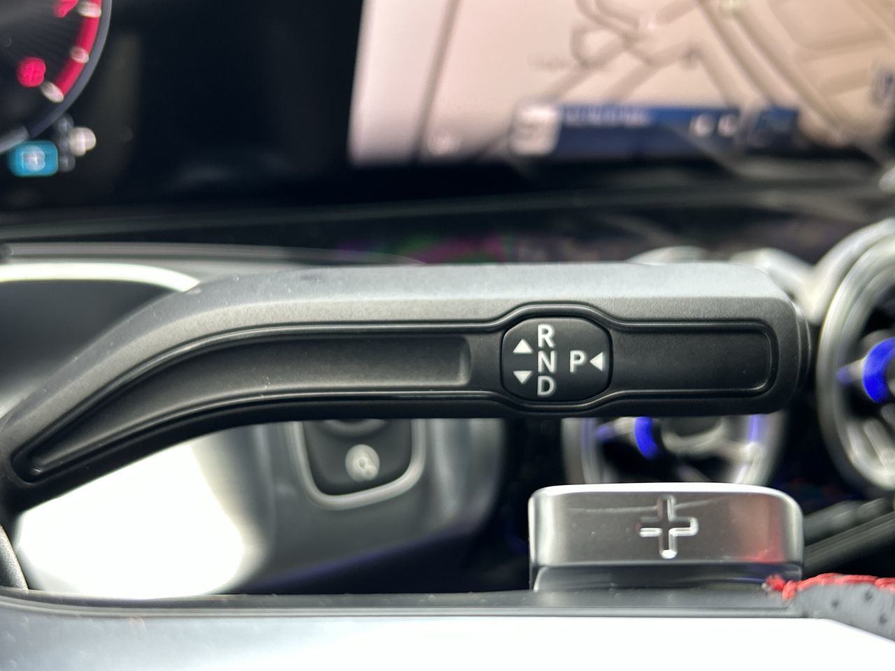 2025 Mercedes-Benz GLB250