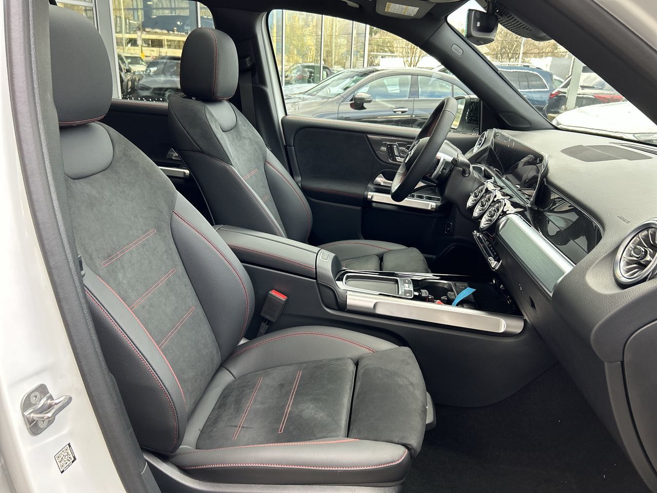 2025 Mercedes-Benz GLB250