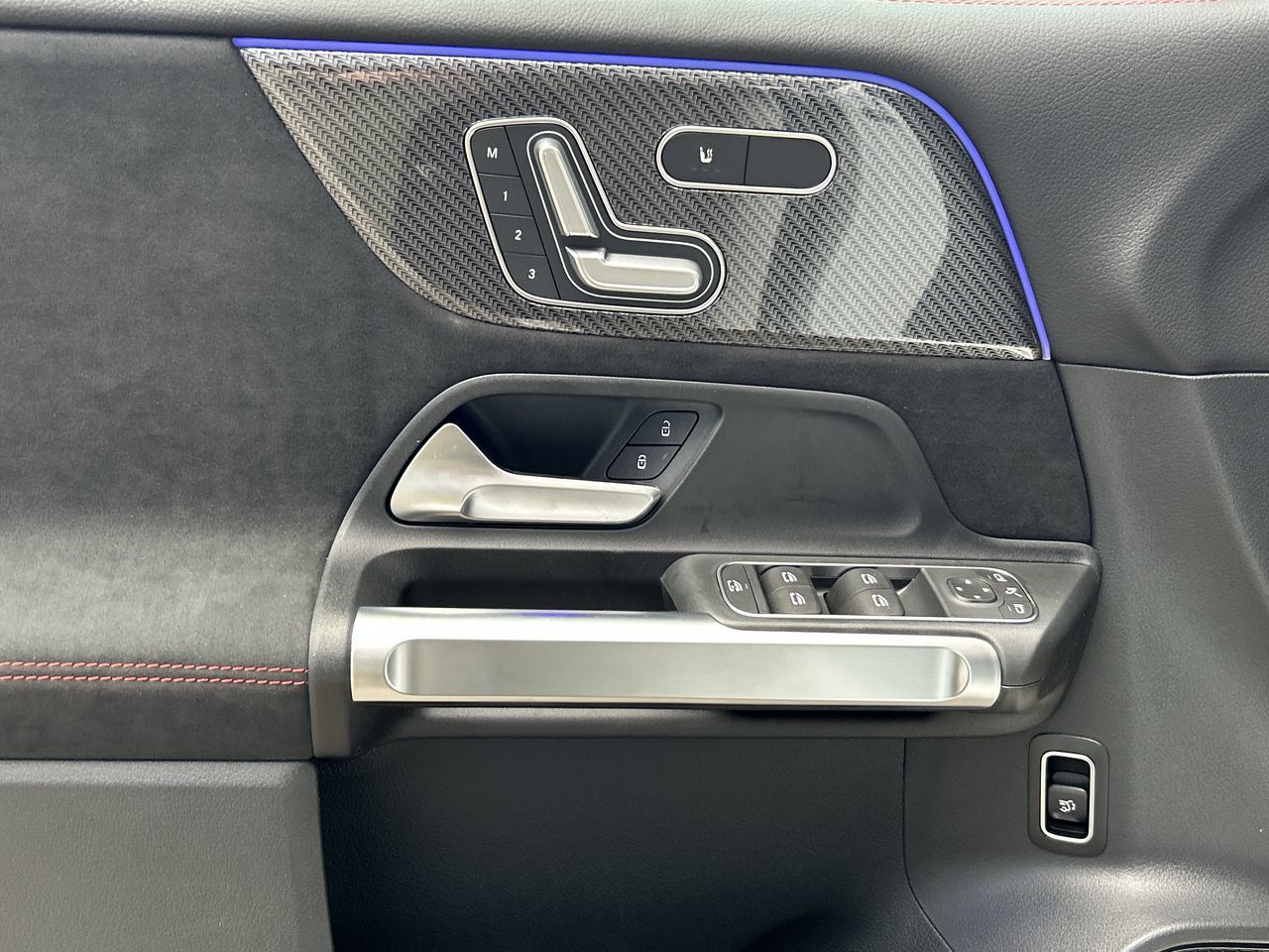 2025 Mercedes-Benz GLB250