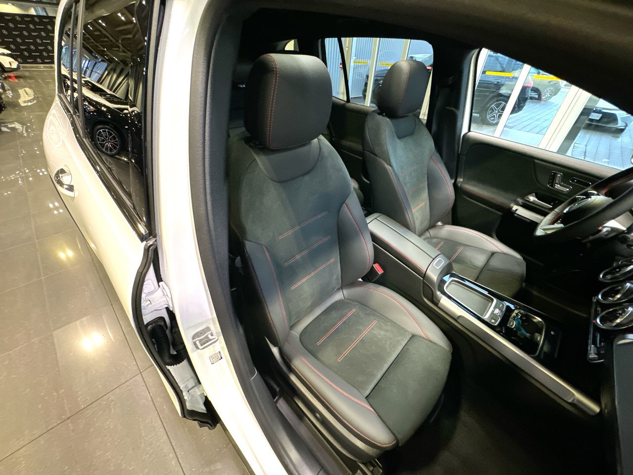 2025  GLB250