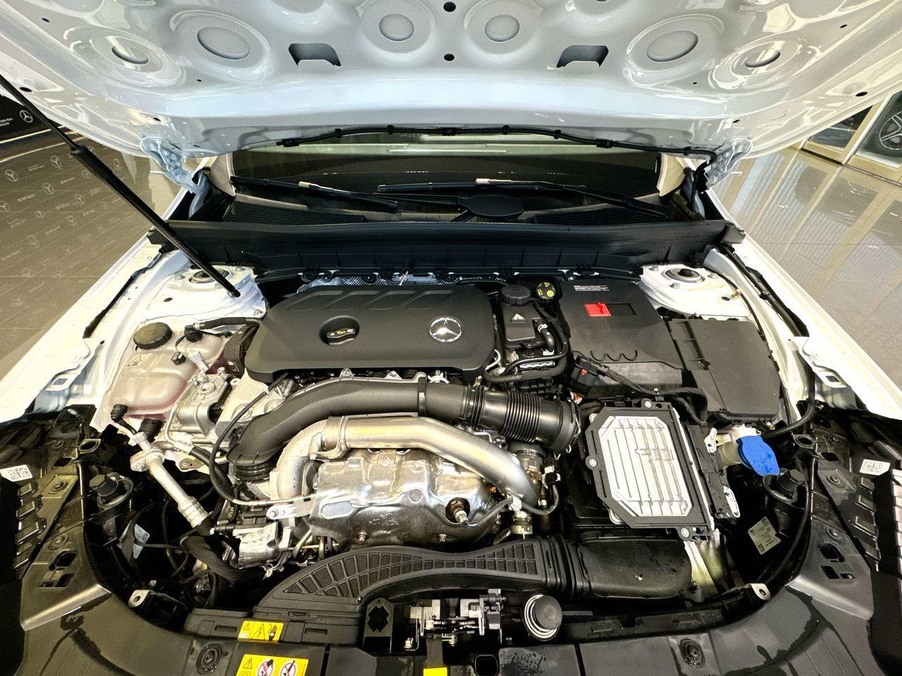2025  GLB250