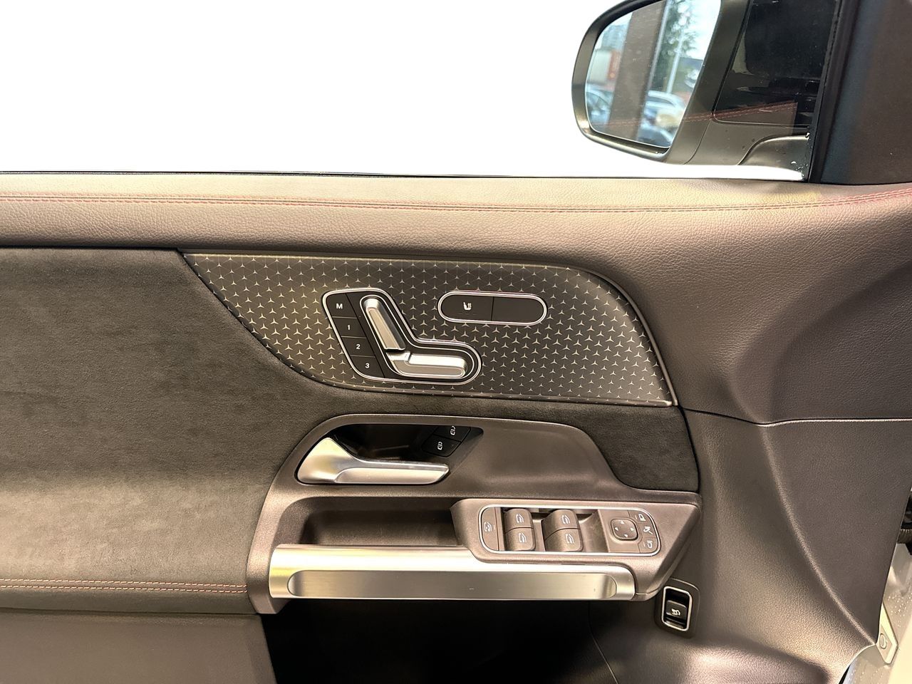 2025  GLB250