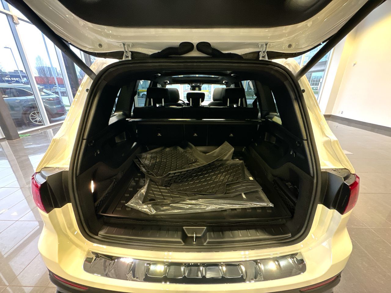 2025  GLB250
